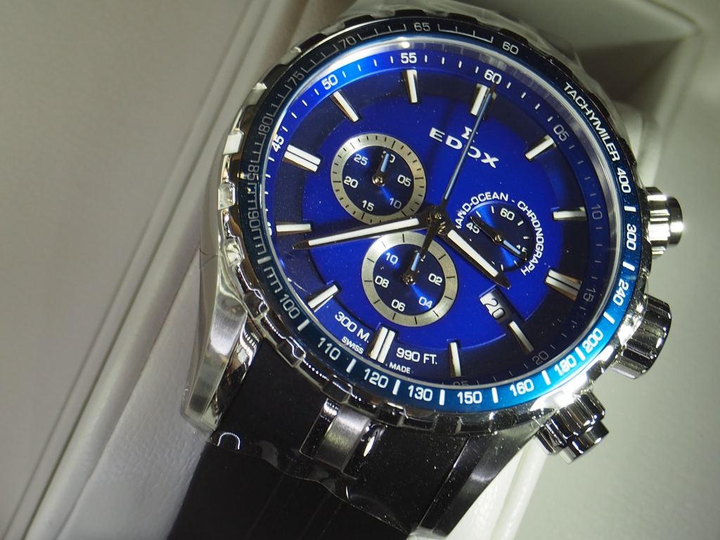 ダイバーズウォッチとしての魅力を引き立てるブルー！エドックス