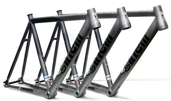 競輪フレーム(NJS)とストリートピスト。孤高のサラブレッドを街で