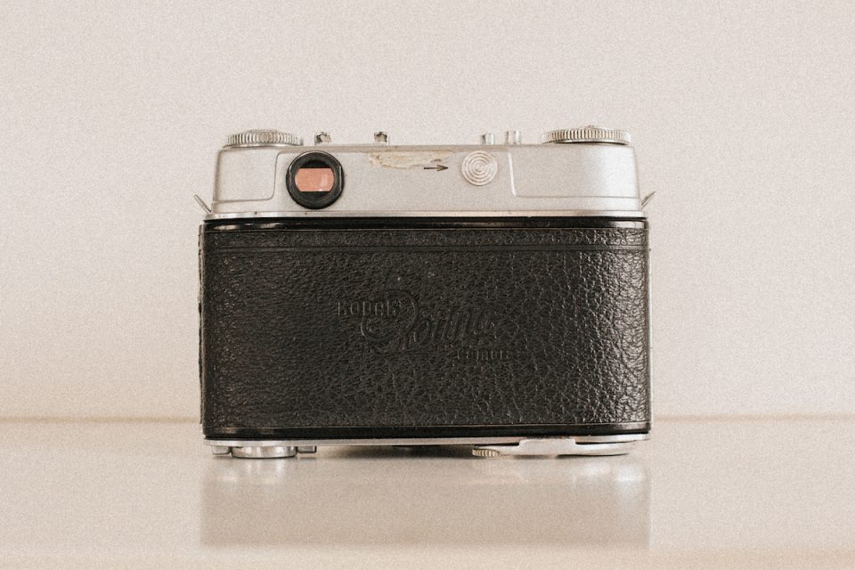 Kodak Retina IIICの真髄。モダンな風景をフィルムで切り取る