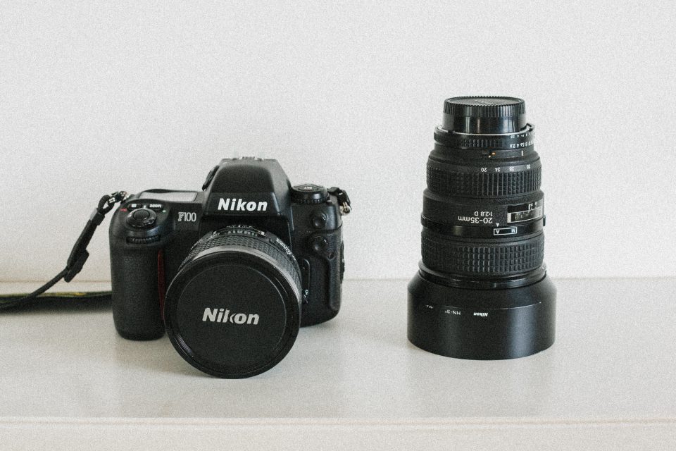 オールドレンズ探訪記] Nikon AF NIKKOR 20-35mm F2.8DのAFと広角で