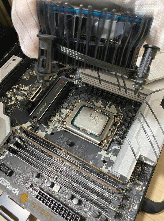 株)Qualiteg - [自作日記10] マザーボードにCPU、メモリ、SSDを装着する