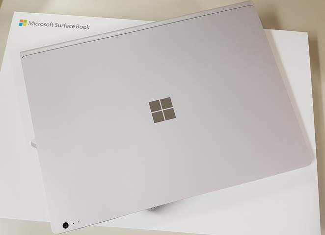Surface book レビュー - 高級感と個性にあふれる次世代ラップトップ