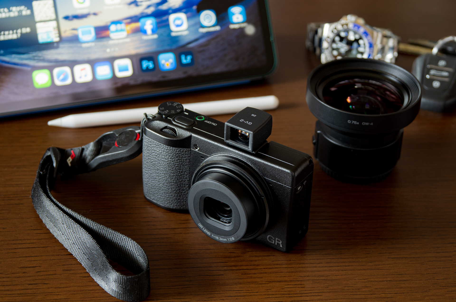 RICOH GR IIIの電源が不調なので修理に出したらレンズと基板が新しく