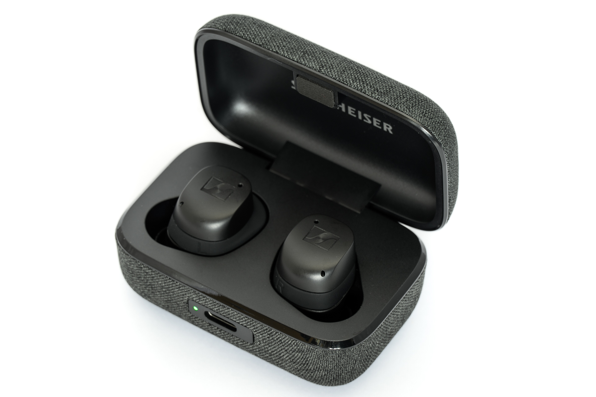 さらに小さく格好良くなったゼンハイザー MOMENTUM True Wireless 3