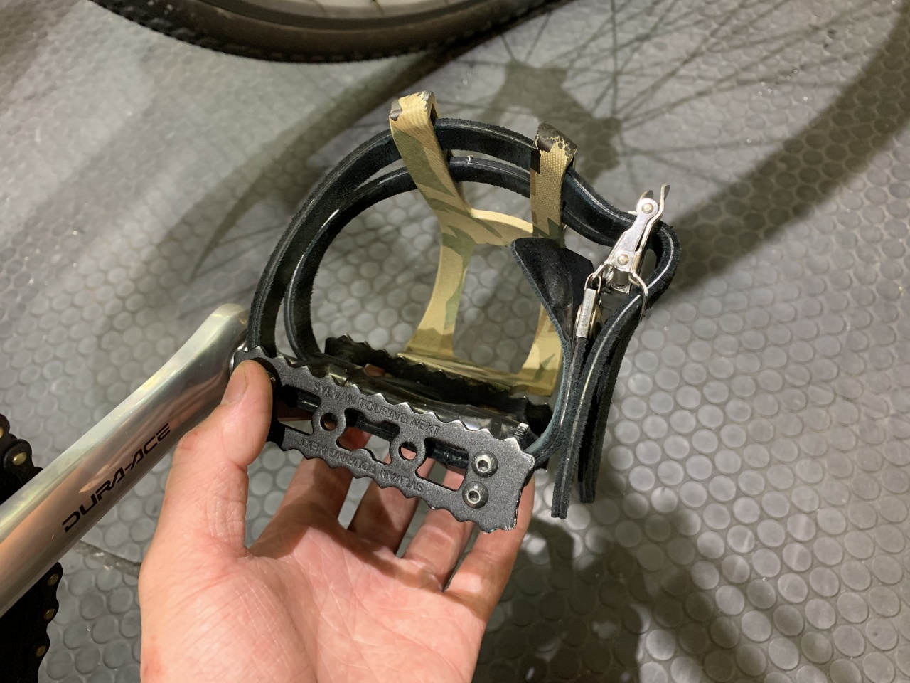 MASH* MKS × MASH leather double toe straps (red) - BLUE LUG ONLINE