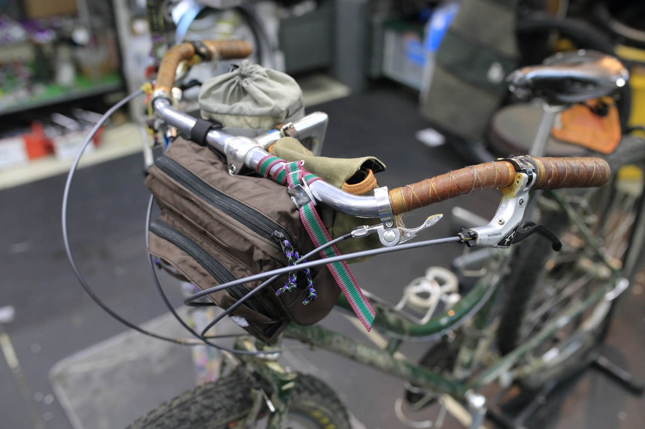 小技と応用、SIESTA BAGの付け方 - BLUE LUG STAFF REVIEW | 自転車店