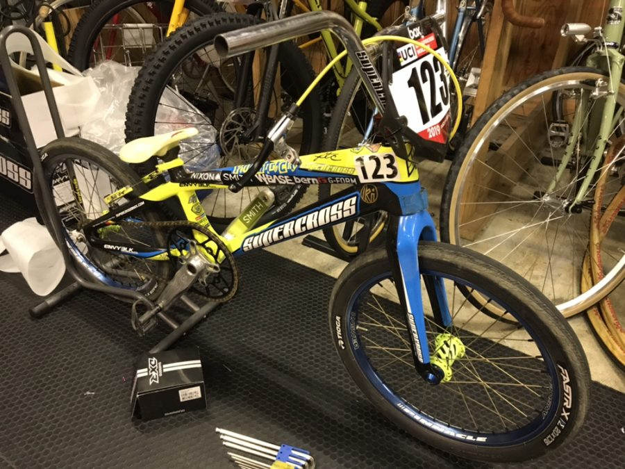 PHILWOOD* outboard bottom bracket (aluminum/black) - BLUE LUG