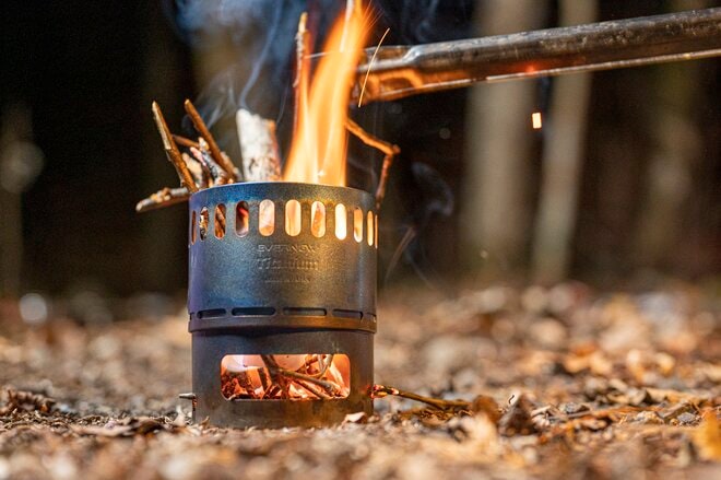 画像・写真：熱源は3種類！ “コンパクト収納のストーブ” エバニュー