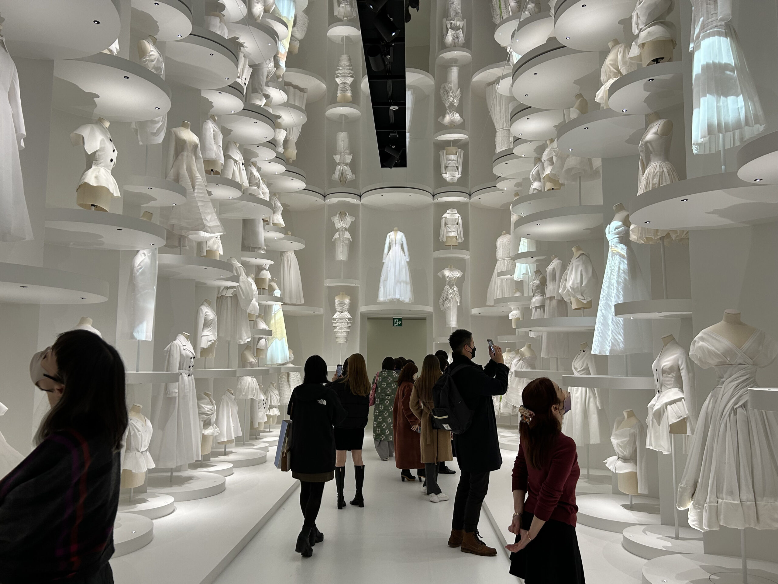 東京都現代美術館で開催中の「クリスチャン・ディオール、夢の