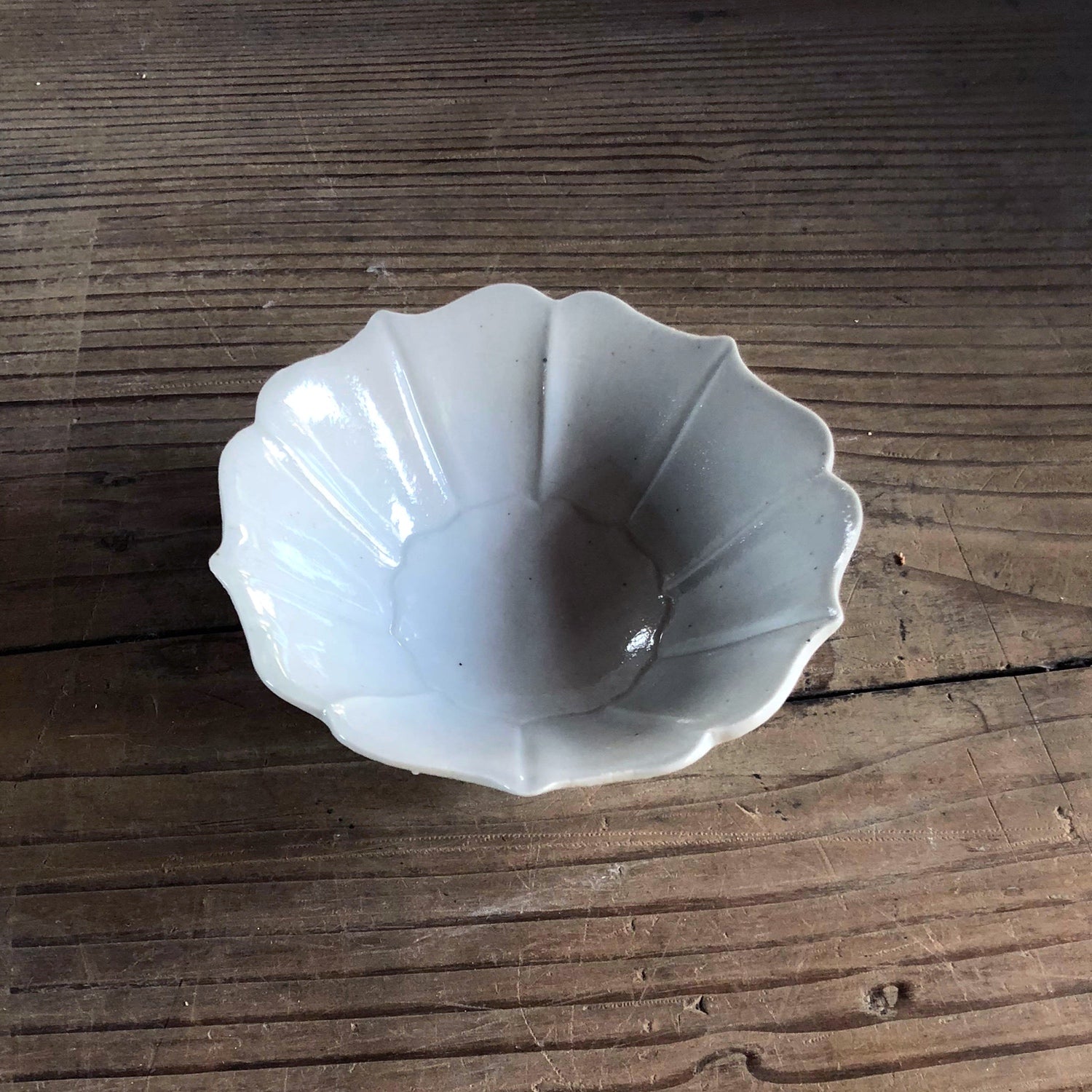 白磁型打 稜花小鉢 – 文祥窯 BUNSHO-GAMA