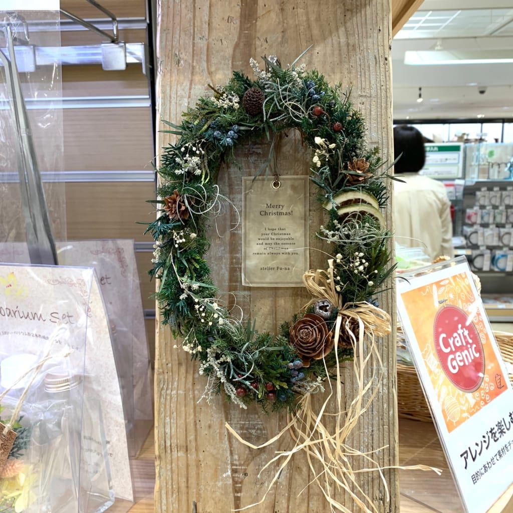 大人シックなクリスマスリースはいかがですか？オーバル（楕円形