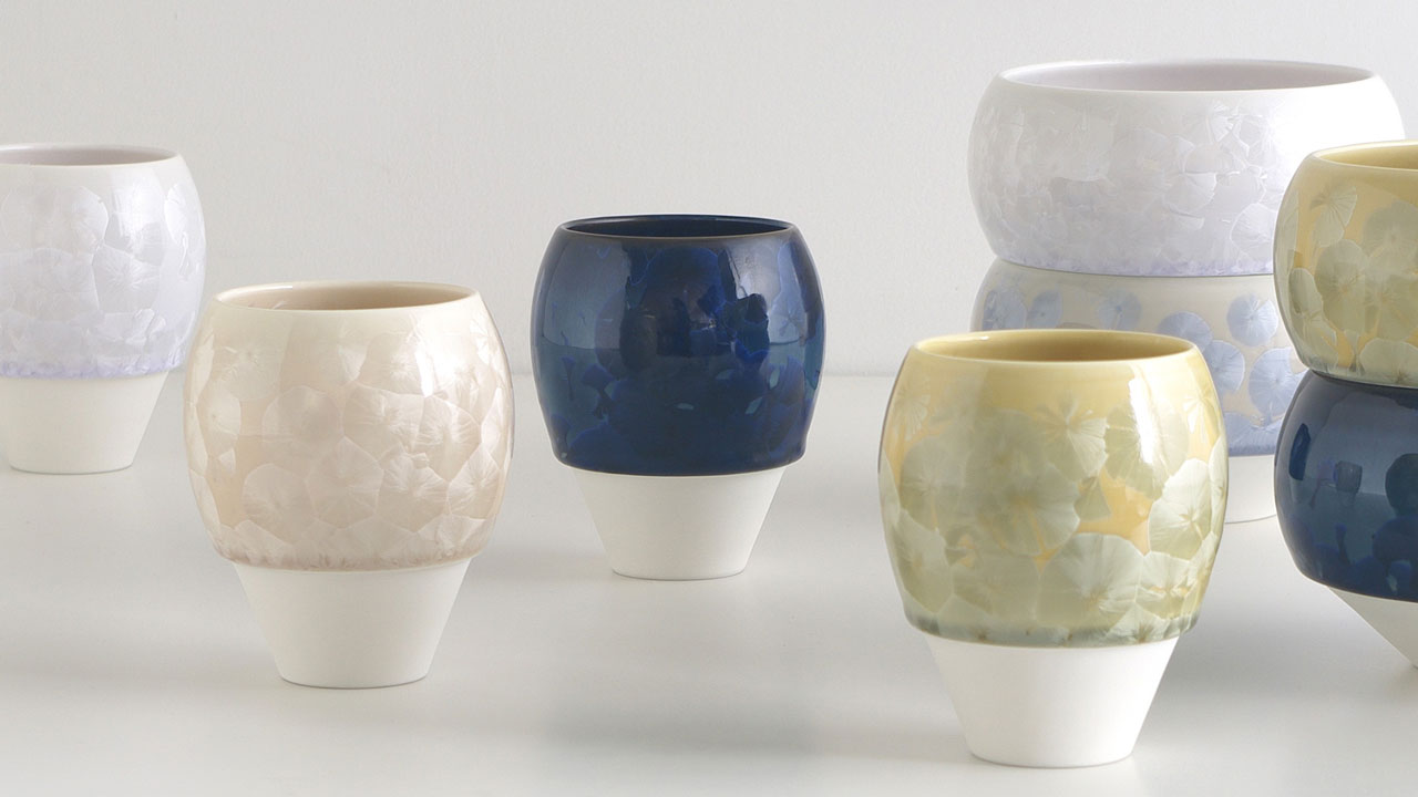 釉薬の中で咲く美しき「花結晶」、京焼・清水焼をインテリアに：日経