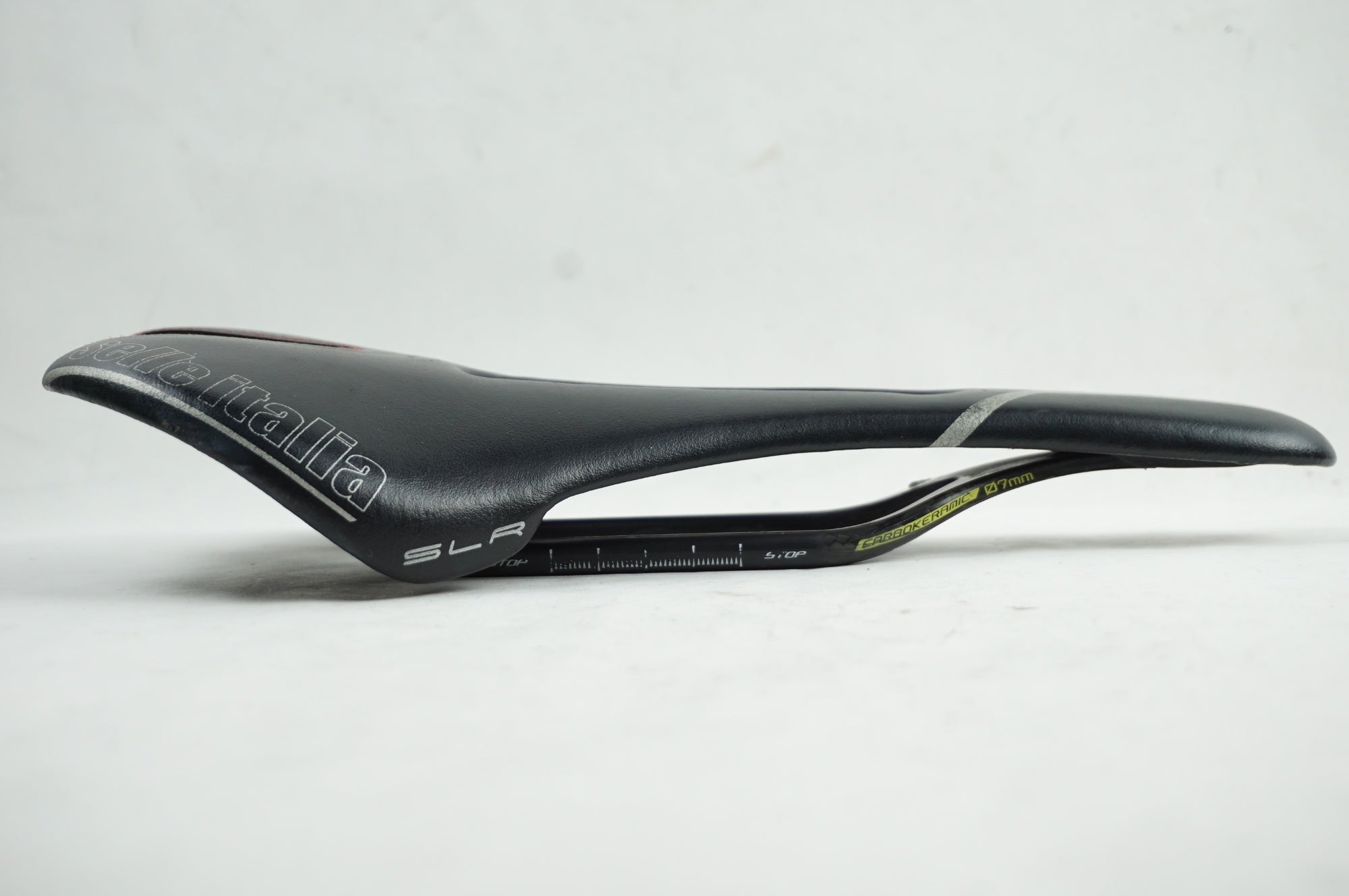 SELLA ITALIA 「セライタリア」 SLR KIT CARBONIO FLOW サドル / 川越