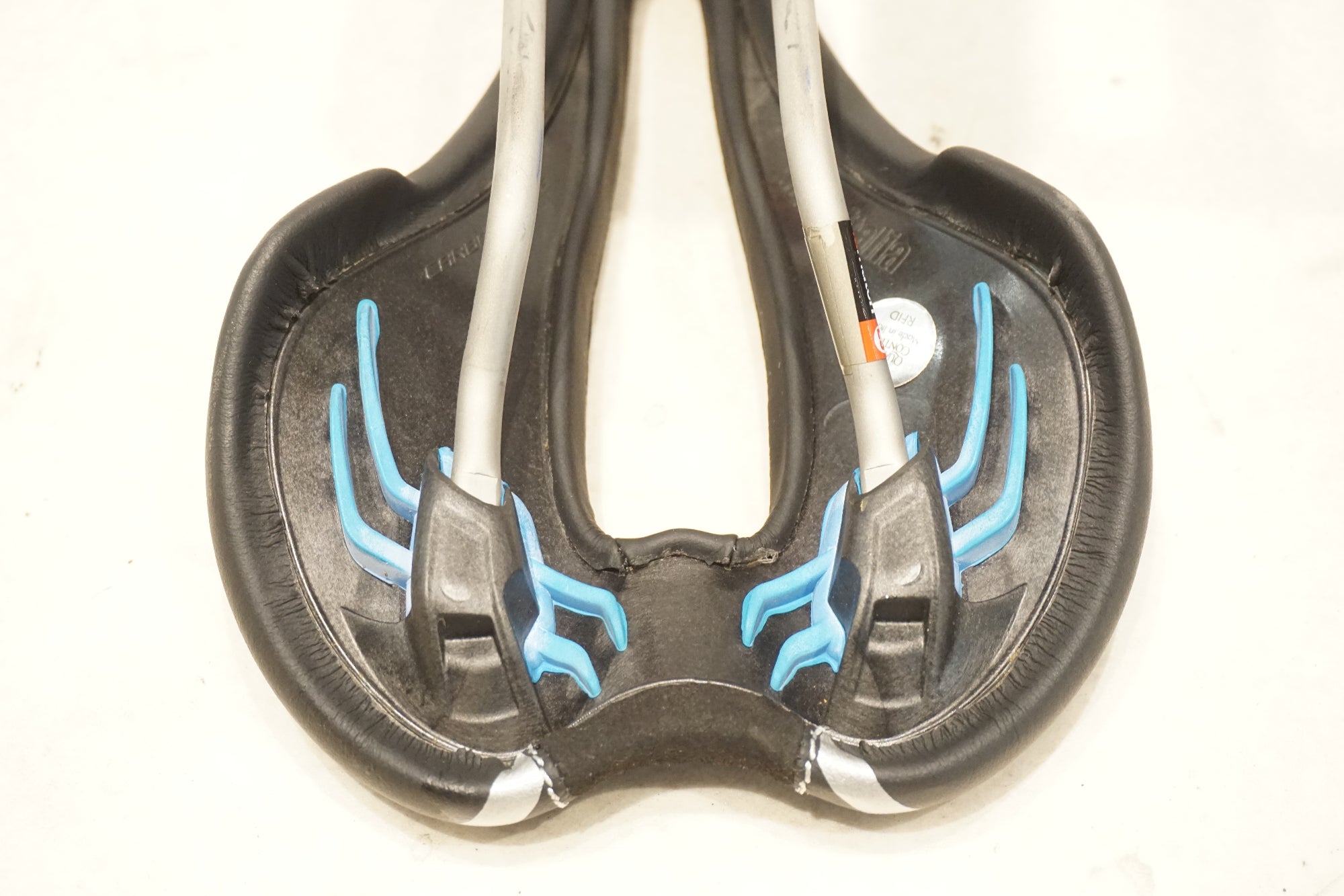 SELLE ITALIA 「セライタリア」 SLR GEL SUPERFLOW MAX チタンレール