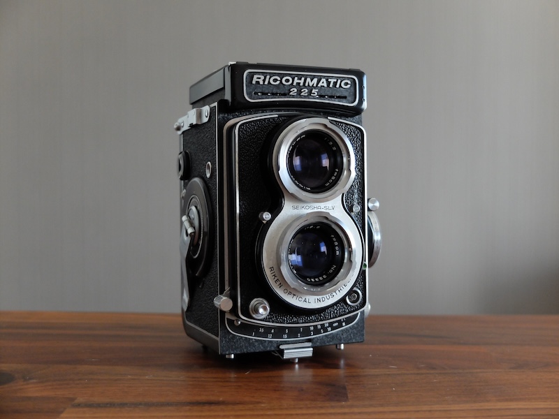 リコーの二眼レフの頂点「リコーマチック225」 – カメトリ