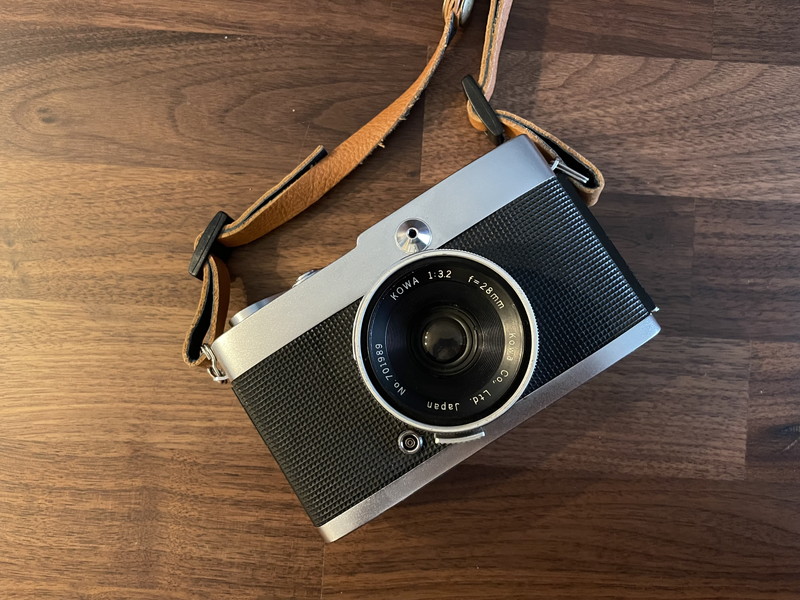 特徴的デザインの広角カメラ「コーワSW」 – カメトリ