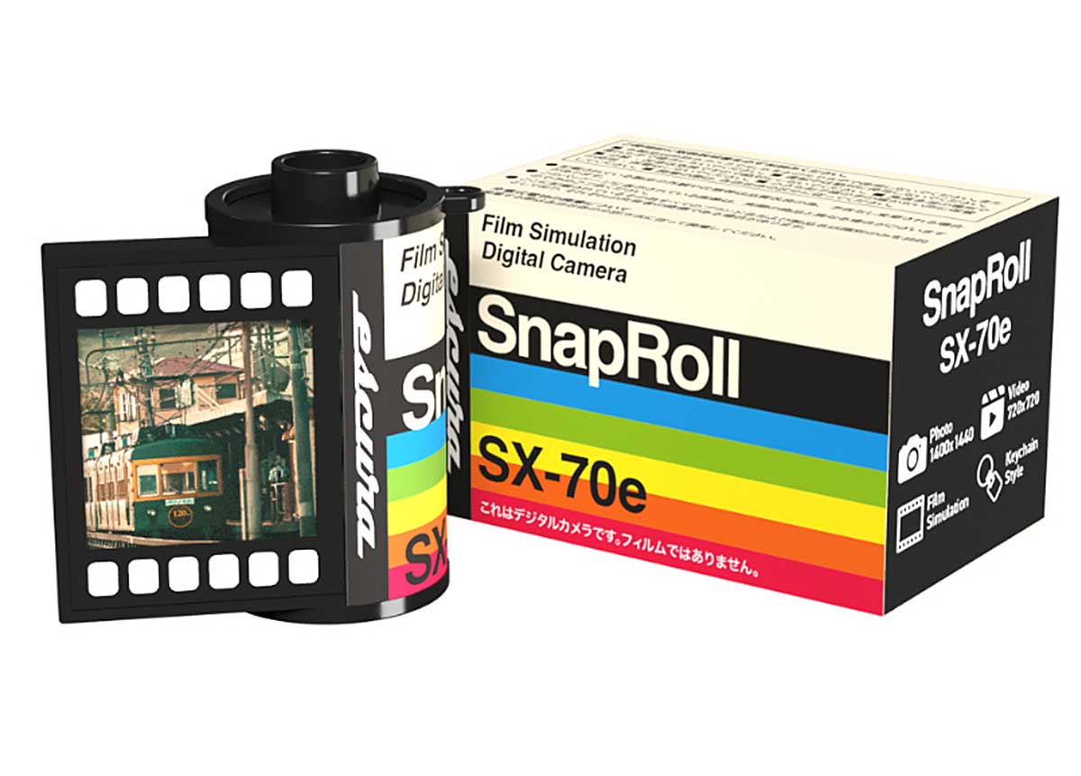 フィルムパトローネ型デジカメ「SnapRoll」。引き出されたフィルムが