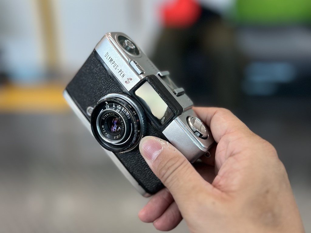 キレキレの写りで魅了する、ハーフサイズのフィルムカメラ OPYMPUS PEN