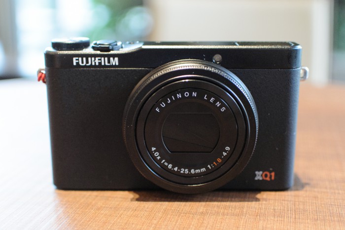 金属ボディな大人のコンデジ『FUJIFILM XQ1』外観レビュー – カメラ