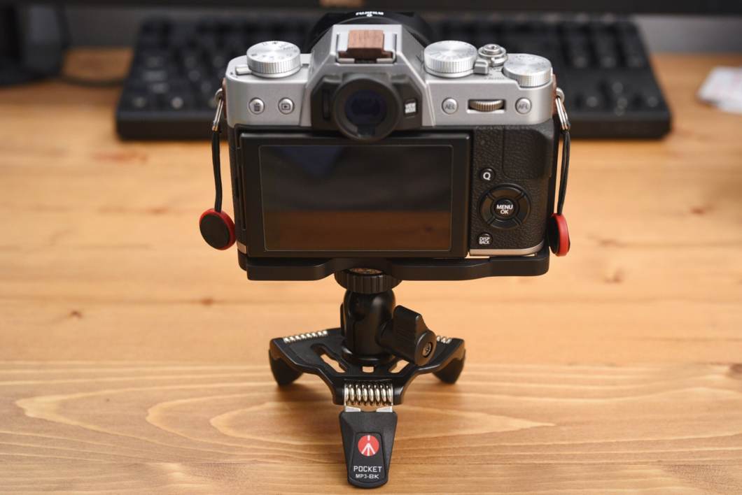 X-T20/X-T30のグリップ問題を大きく改善！SHINE AWAYのウッドグリップ