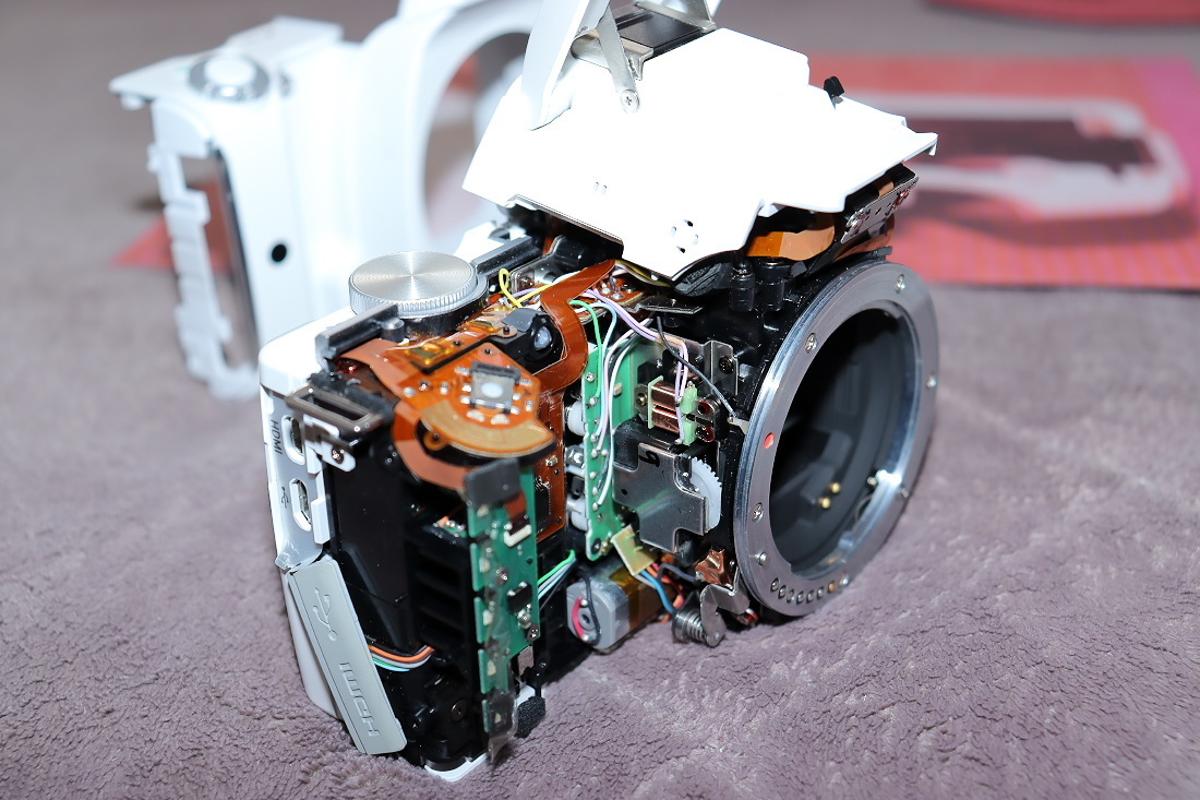 PENTAX K-S1 の黒死病（こくしびょう）の修理。私の場合は、消磁器を