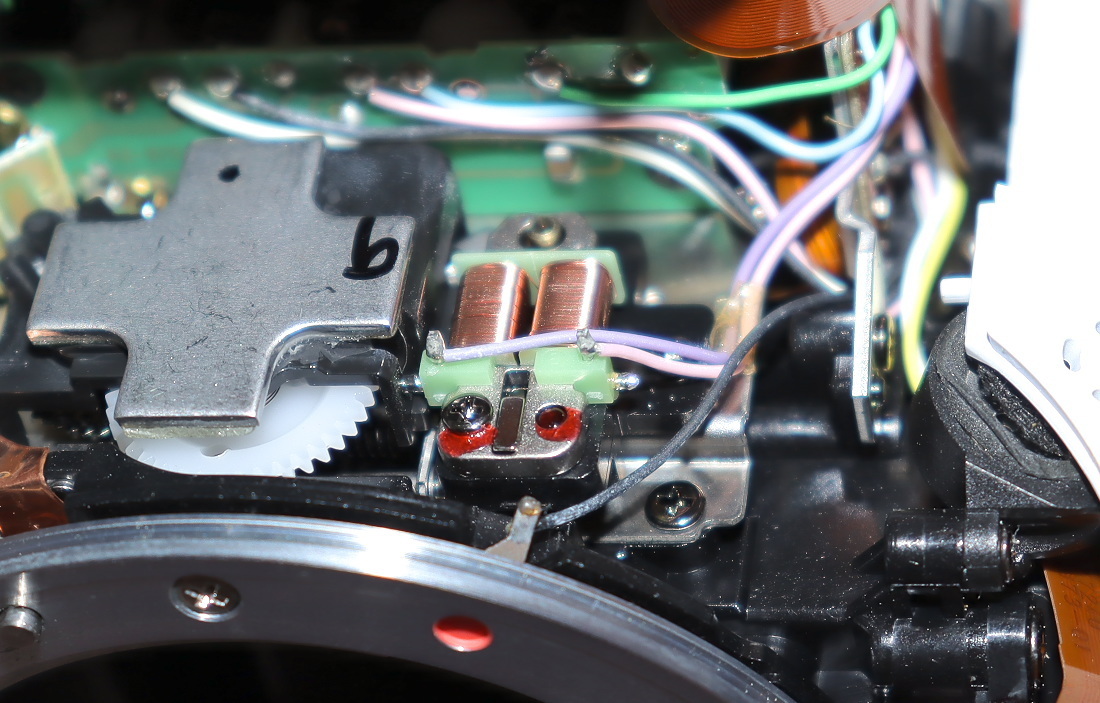 PENTAX K-S1 の黒死病（こくしびょう）の修理。私の場合は、消磁器を