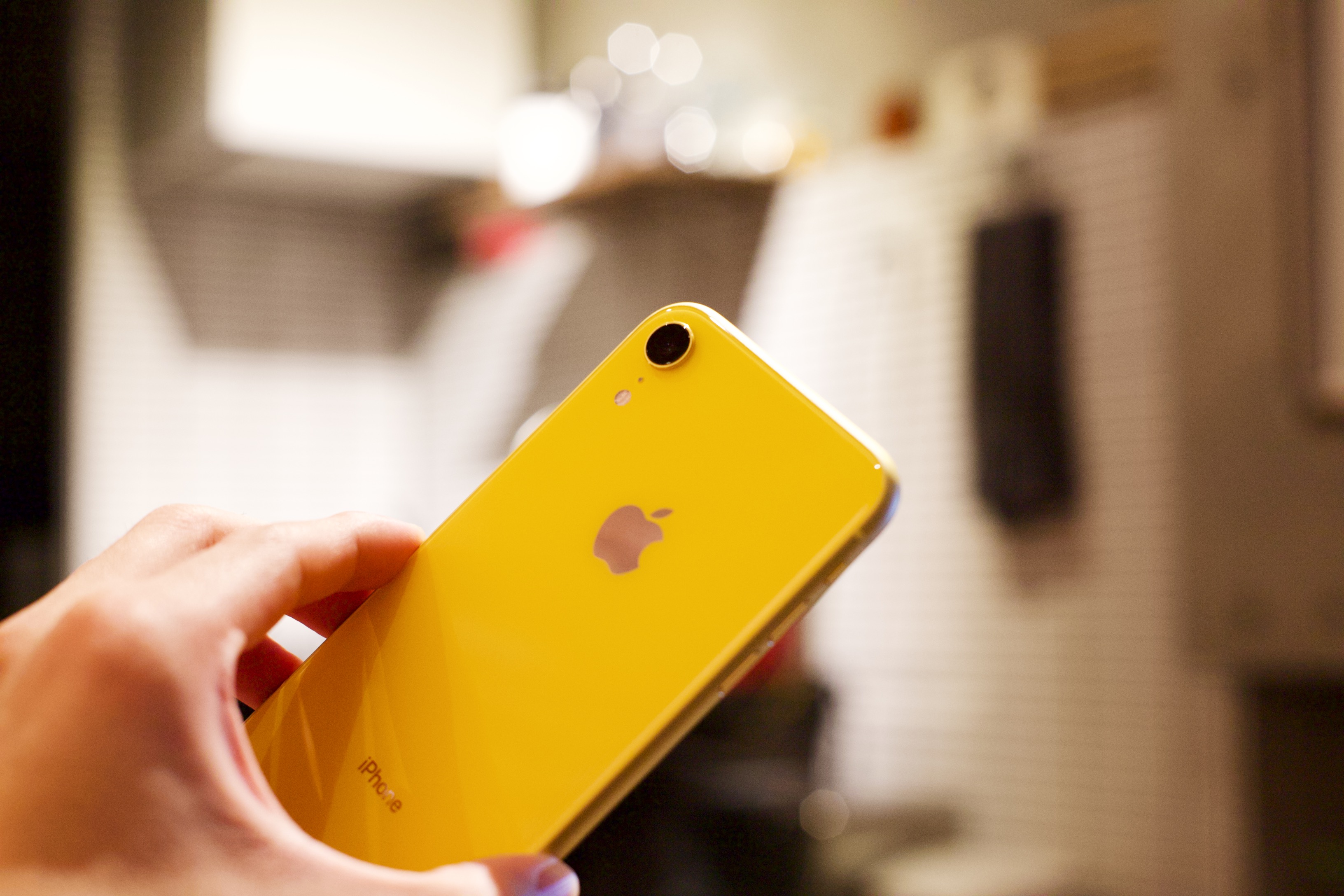 写真多め！】iPhone XR イエローが来た！ 徹底レビュー その1 開封編