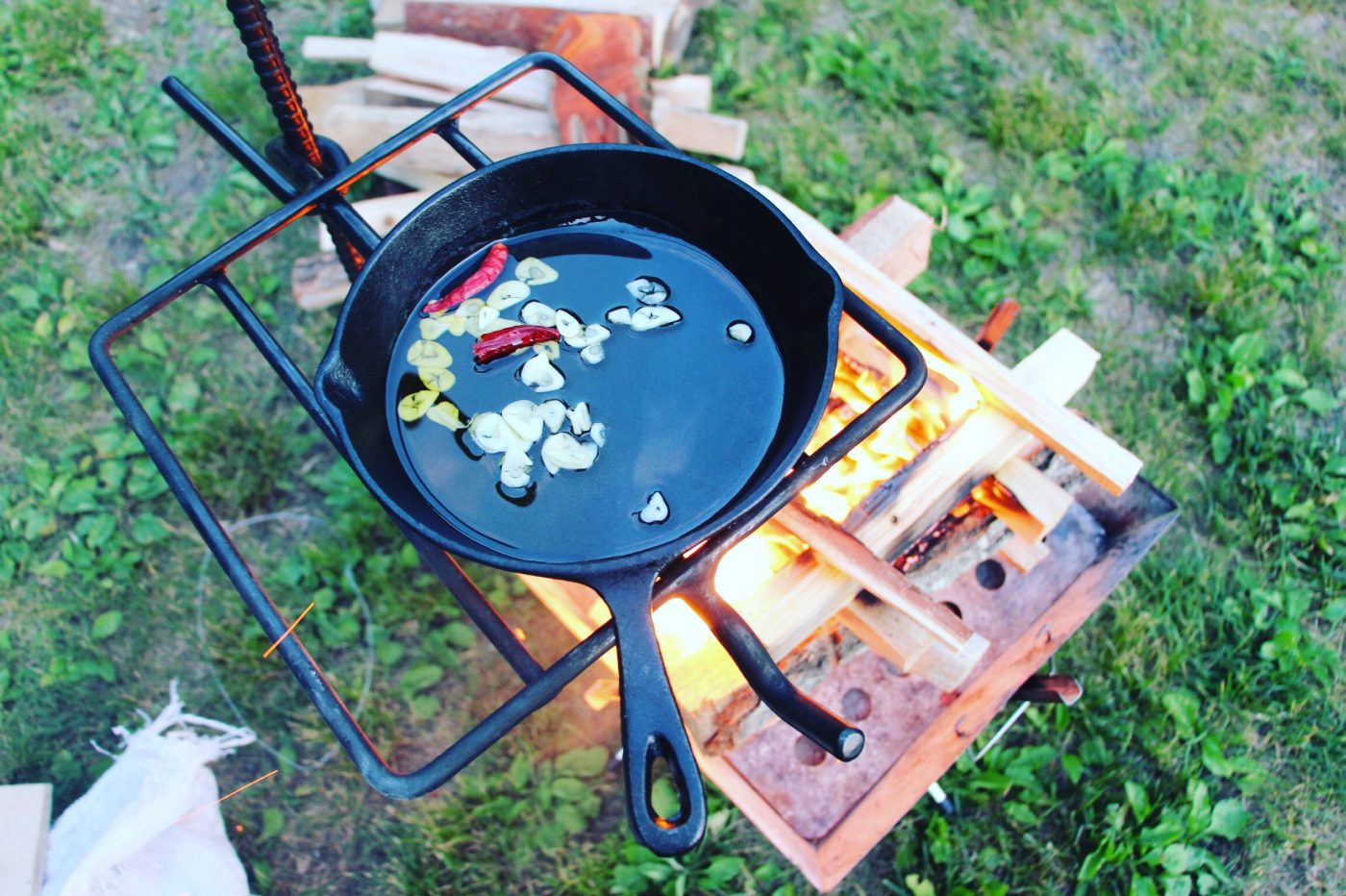 レビュー】CAMP MANIAのファイヤーハンガーはカッコいい男のロマン道具