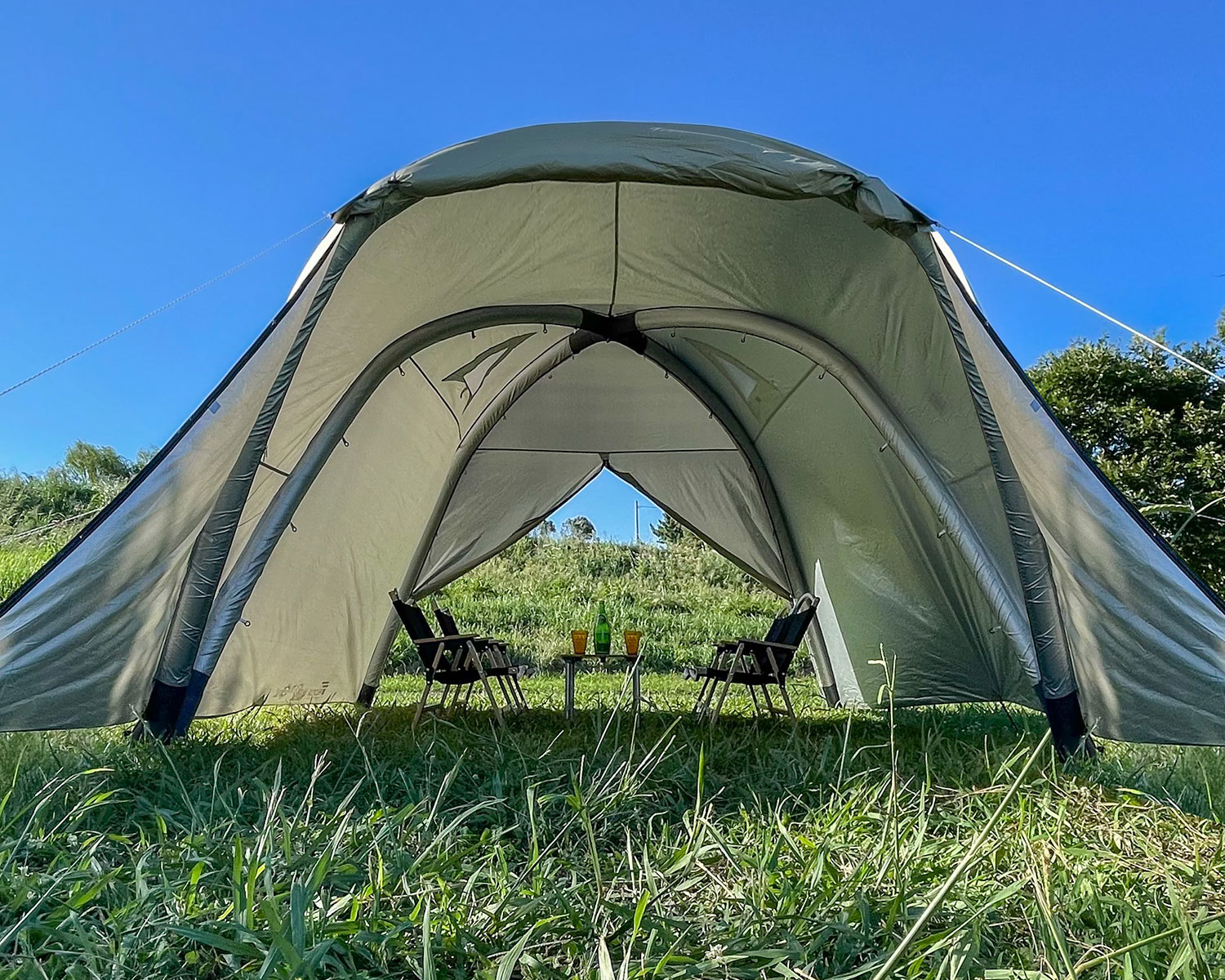 フィールドアから空気を入れるだけで設営できる「エアフレームテント