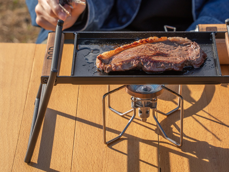 DODから小型グリル台「テキーラグリドル」登場 | キャンプレビュー