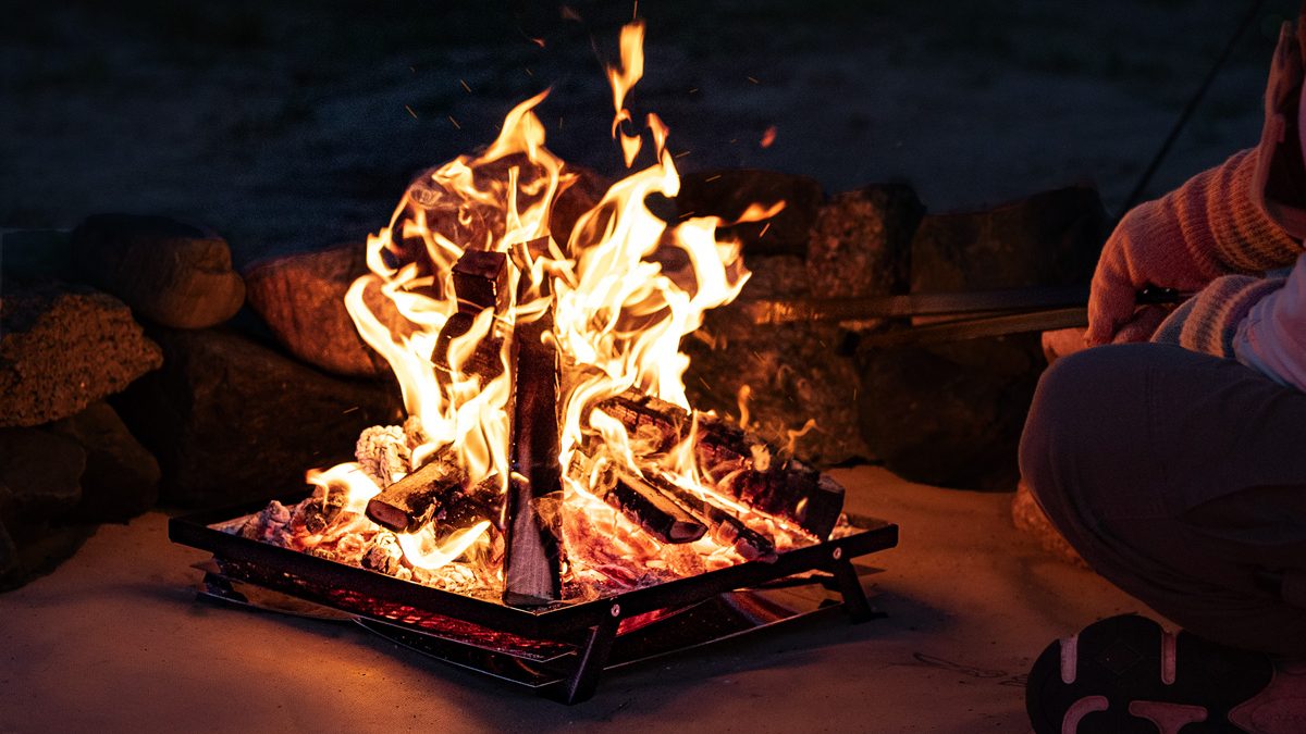 DODから低さの限界に挑戦した直火型焚き火台「ヒコタン」登場