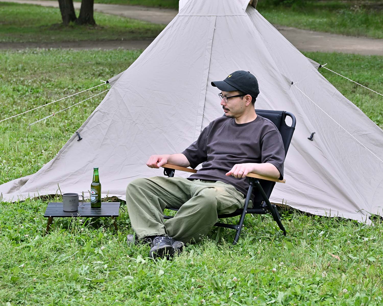 フィールドアから3段階の角度調節が可能な「リクライニングローチェア