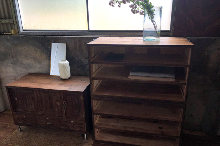 古い桐タンスを、アンティークキャビネットにリメイクしてみた