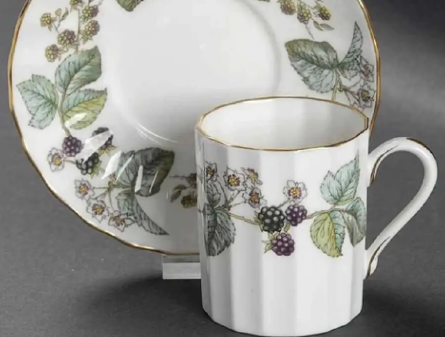 イギリスの老舗食器ブランド「ロイヤルウースター」の歴史と代表