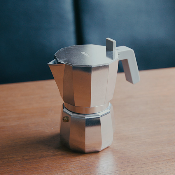 ALESSI /アレッシィのMOKAエスプレッソコーヒーメーカー、 デザイン