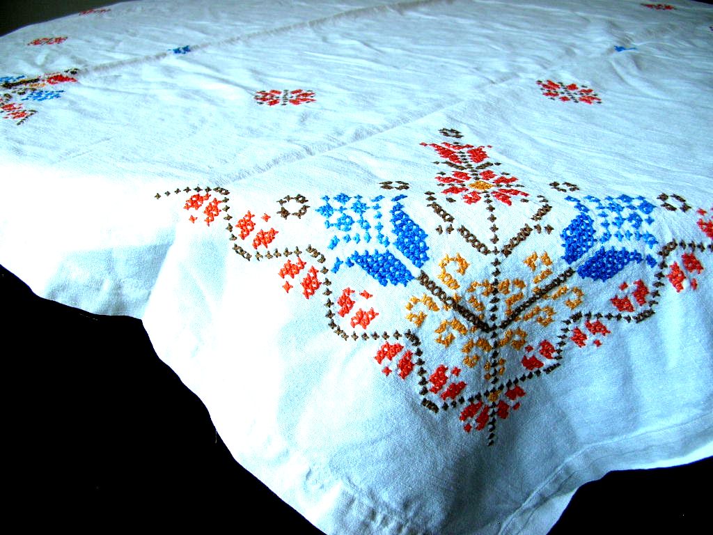 北欧アンティークテーブルクロス（ハーフリネン＋手刺繍）