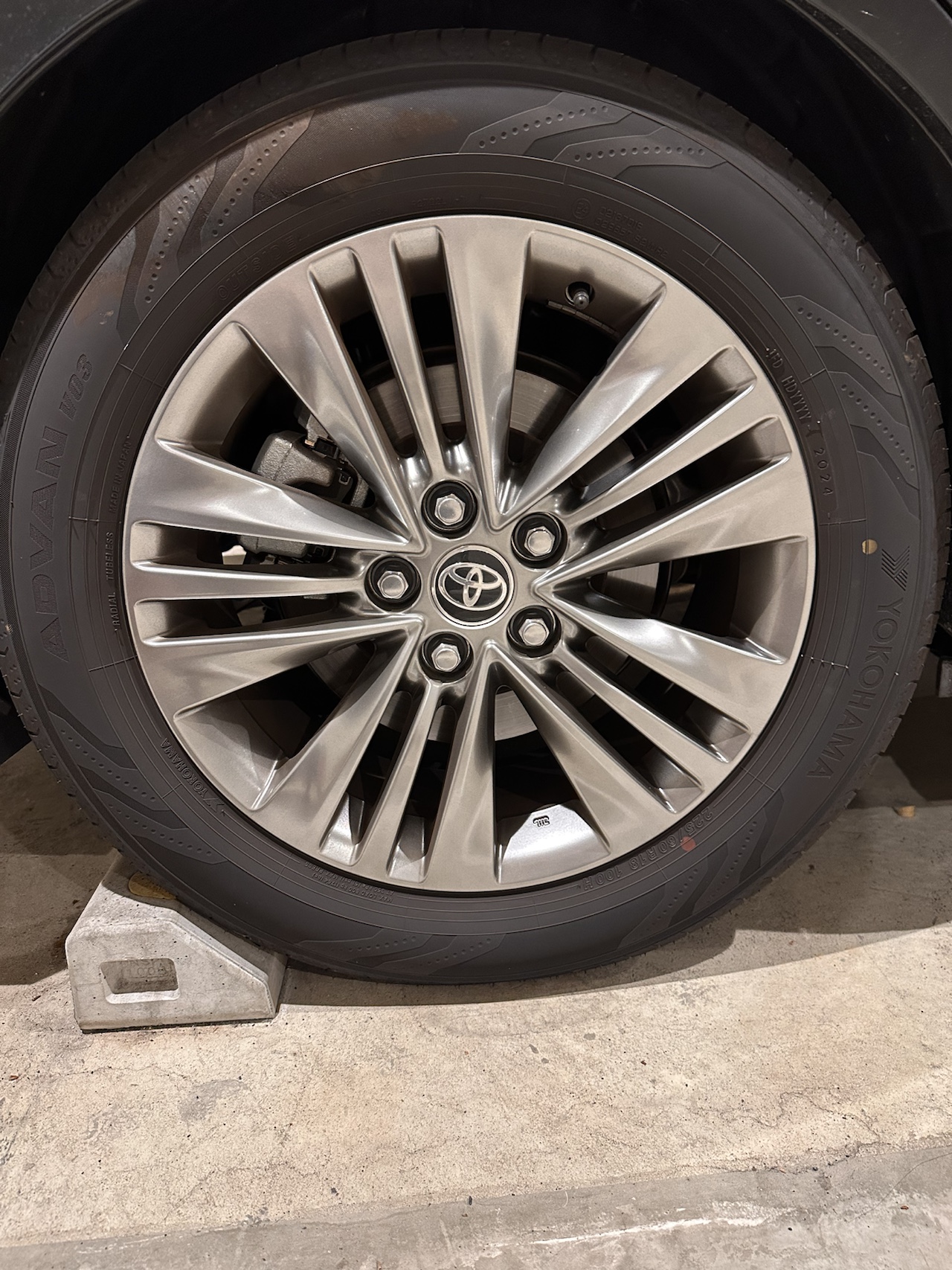 トヨタ 40系 アルファード Zグレードのホイールをエグゼクティブ