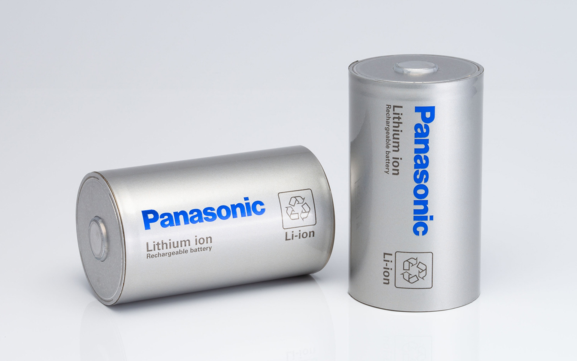 パナソニック、和歌山工場で最新型車載用円筒形リチウムイオン電池