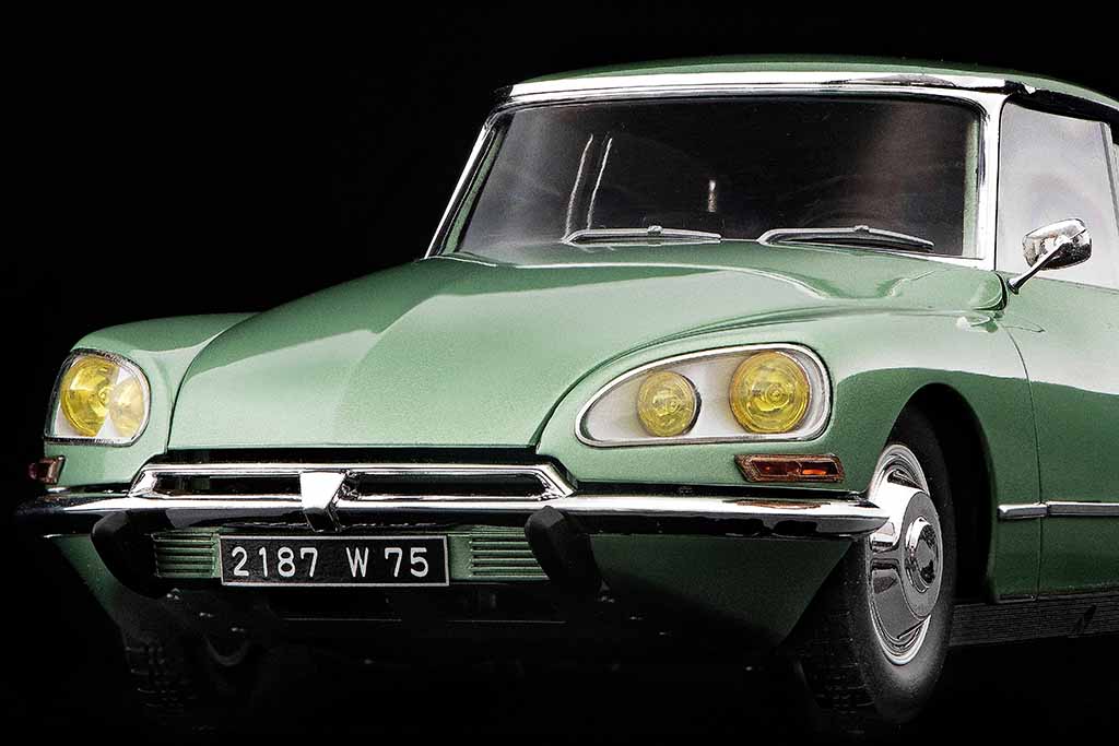 50年前のクルマが今なお未来的に見える…!! エブロ製プラモで