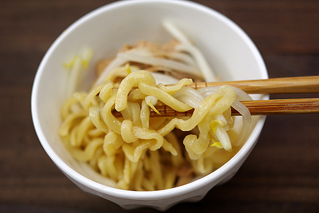 超簡易版「家二郎ミニまぜそば」を作ってみた - 趣味の製麺