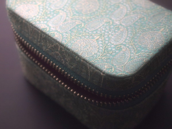 インドシルクのジュエリーポーチ [ARTIDA OUD アルティーダ ウード