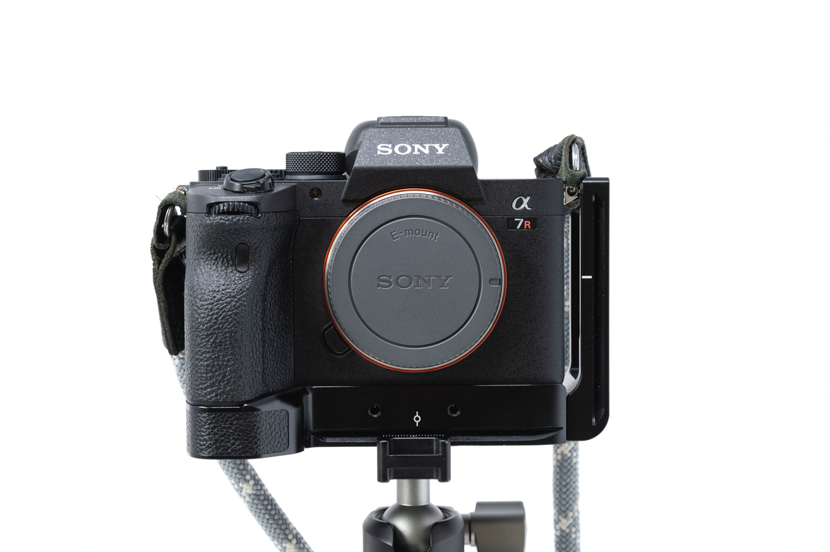 撮影機材】α7R ⅣのL型プレートをSmallrigからRRSのものに変更しました