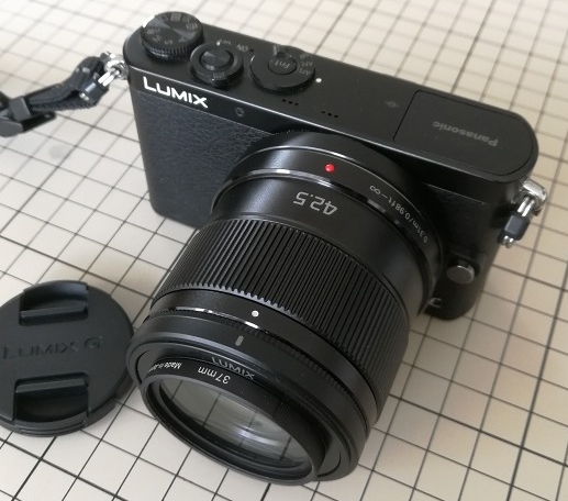 レンズ「LUMIX 42.5mm/F1.7」購入。大阪梅田でスナップ写真。レビュー