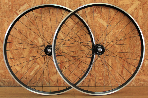 XR-200リムとグランコンペトラックハブでピスト用手組みホイール