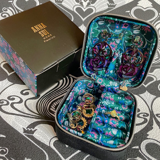 ANNA SUI HOME Francfranc」の一人用ソファをお迎えしてました