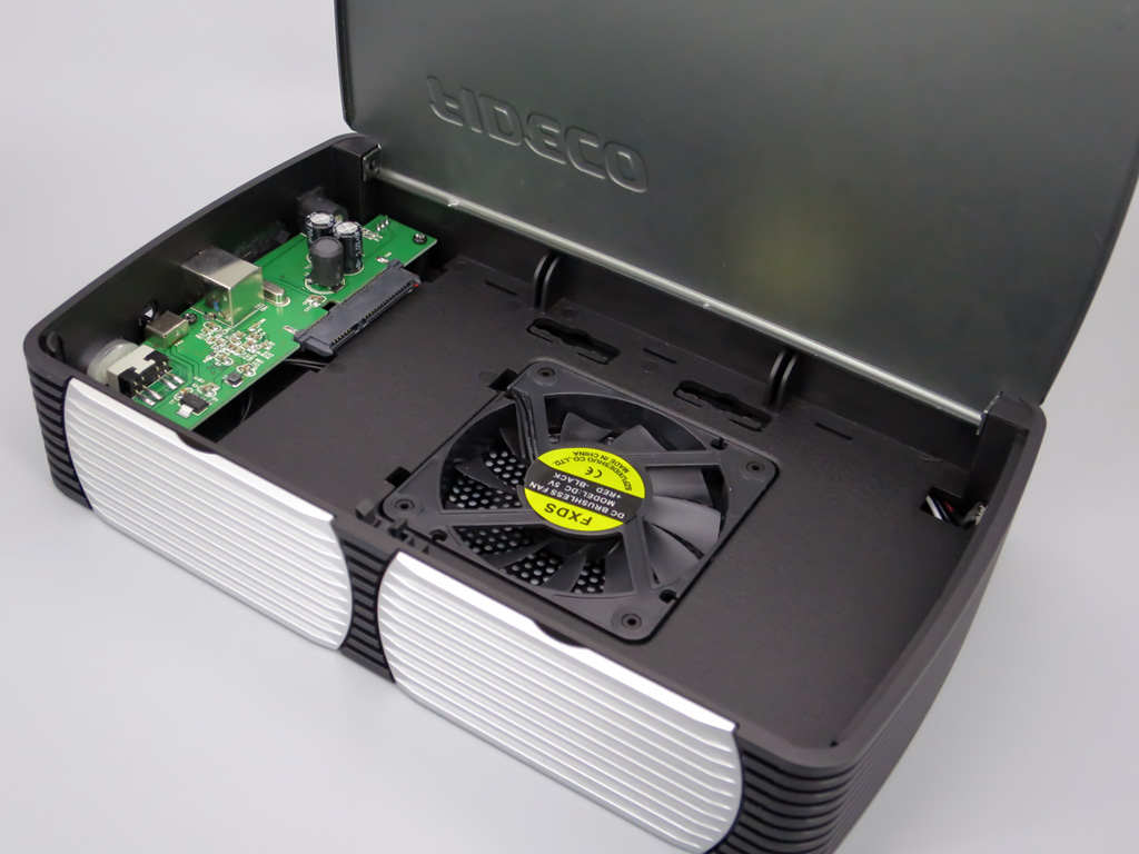 ファン内蔵で冷却性能バツグンの外付HDDケースが超絶オススメ！ - かわ