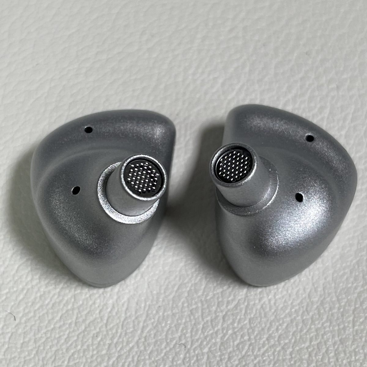 水月雨（MOONDROP）『Aria Snow Edition』レビュー。中高音が綺麗な雪