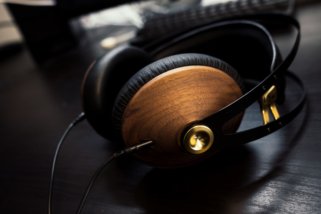 見た目だけじゃない実力派ヘッドホン「MEZE 99 Classics」買った