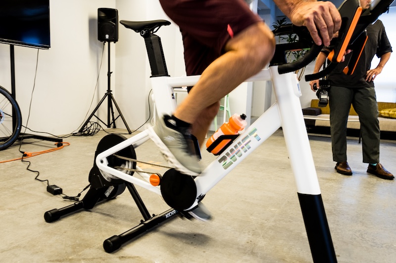 インドアライドをもっと手軽に！ Zwift専用フレーム＆インドア