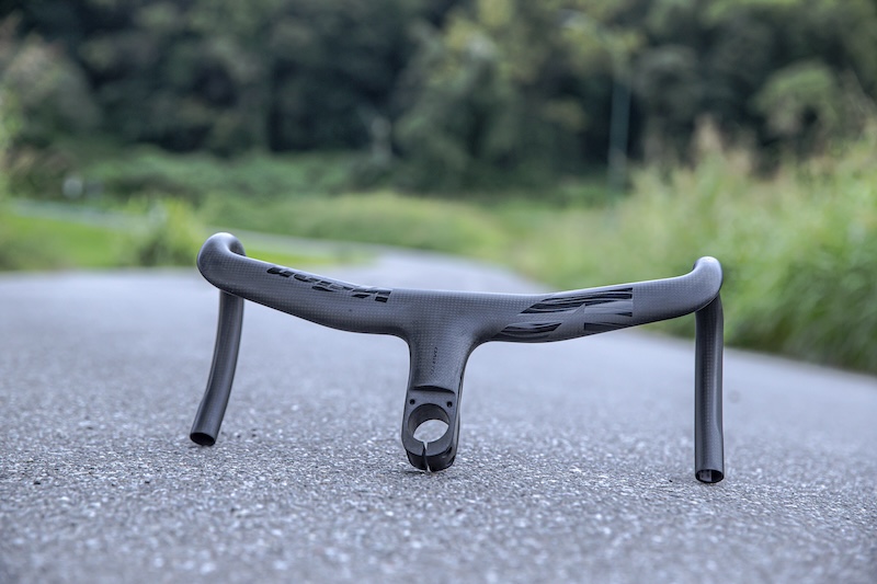 ヴィジョンのステム一体型カーボンハンドルバー「メトロン 5D エボ